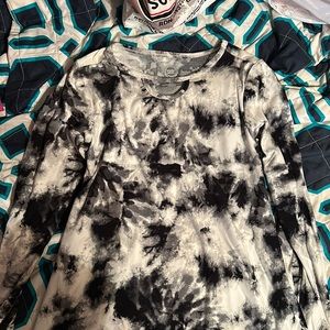 YL 10/12 black and white long sleeve tshirt. Super soft